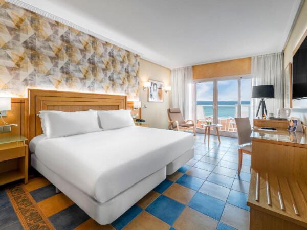 Elba Sara Beach & Golf Resort kétfős tengerre néző szoba