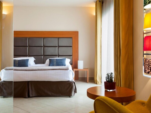 Neho Suites Cannes Croisette hotel kétfős szoba